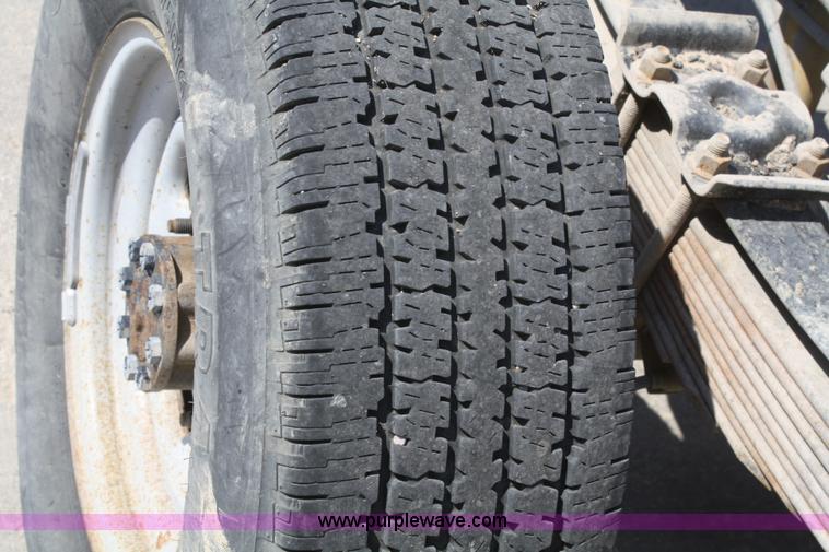 image for item B6804 2002 Ford F350 XL Super Duty SuperCab pickup truck cab and chassis