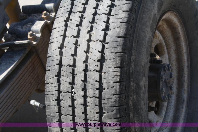 image for item B6804 2002 Ford F350 XL Super Duty SuperCab pickup truck cab and chassis