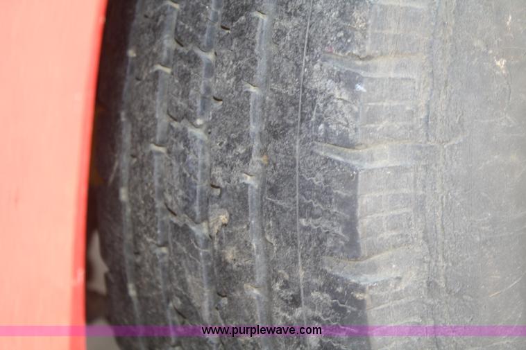 image for item B6804 2002 Ford F350 XL Super Duty SuperCab pickup truck cab and chassis