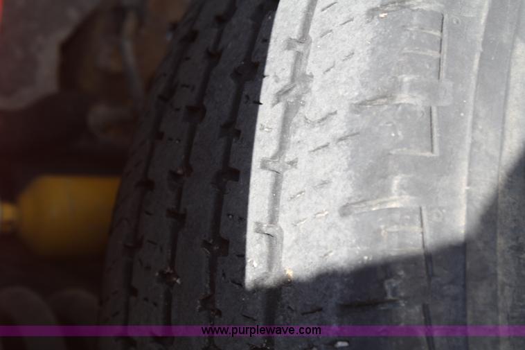 image for item B6804 2002 Ford F350 XL Super Duty SuperCab pickup truck cab and chassis