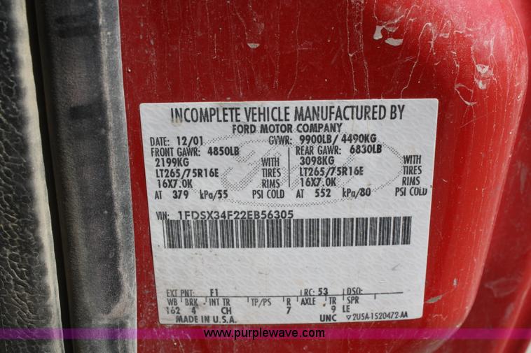 image for item B6804 2002 Ford F350 XL Super Duty SuperCab pickup truck cab and chassis