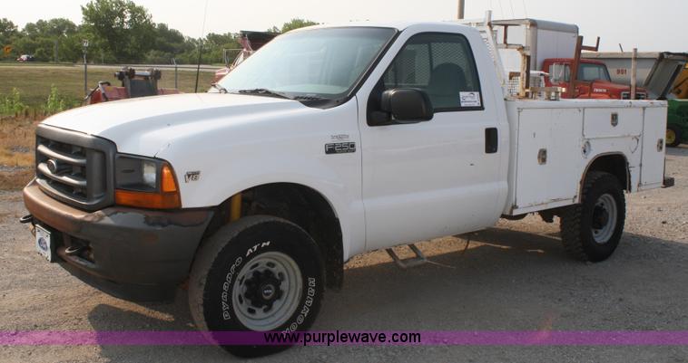 image for item B6845 2001 Ford F250 Super Duty pickup truck