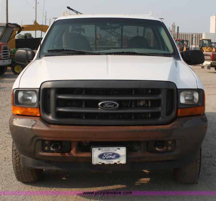 image for item B6845 2001 Ford F250 Super Duty pickup truck