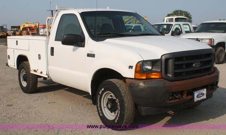 image for item B6845 2001 Ford F250 Super Duty pickup truck