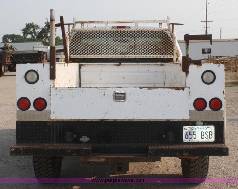 image for item B6845 2001 Ford F250 Super Duty pickup truck