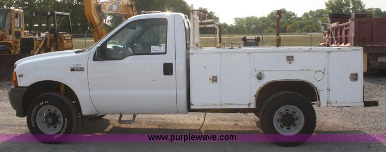 image for item B6845 2001 Ford F250 Super Duty pickup truck