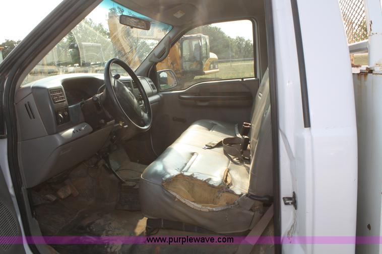 image for item B6845 2001 Ford F250 Super Duty pickup truck