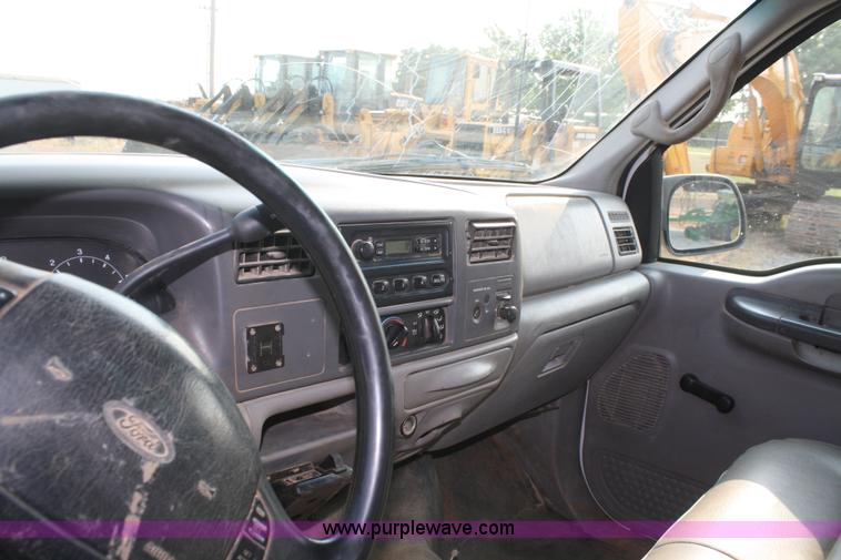 image for item B6845 2001 Ford F250 Super Duty pickup truck