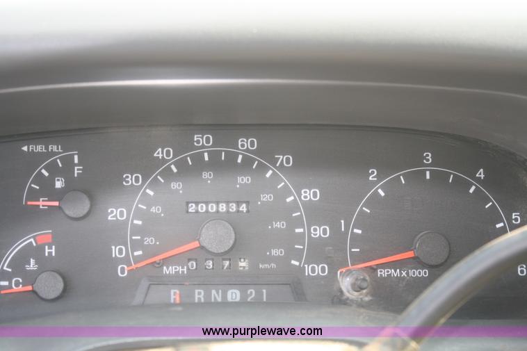 image for item B6845 2001 Ford F250 Super Duty pickup truck