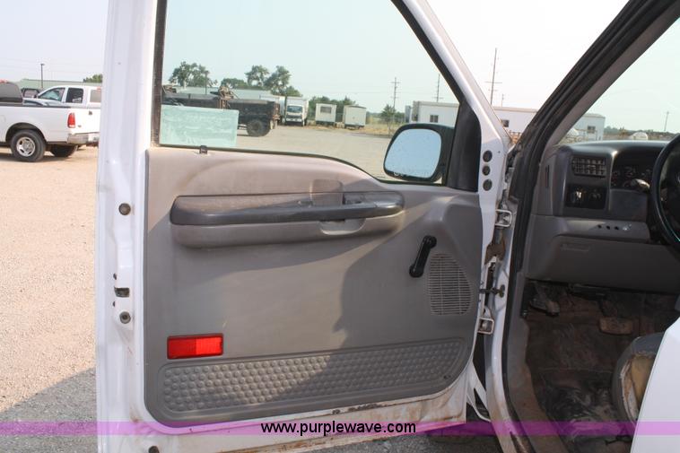 image for item B6845 2001 Ford F250 Super Duty pickup truck