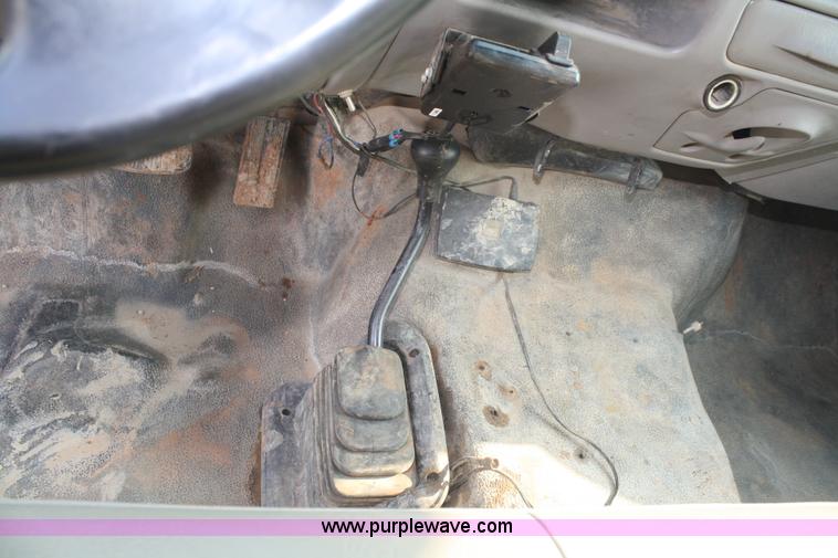 image for item B6845 2001 Ford F250 Super Duty pickup truck