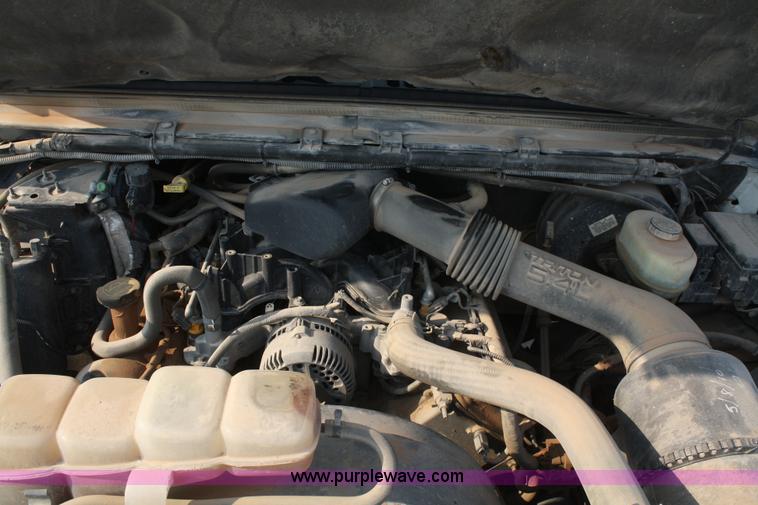 image for item B6845 2001 Ford F250 Super Duty pickup truck