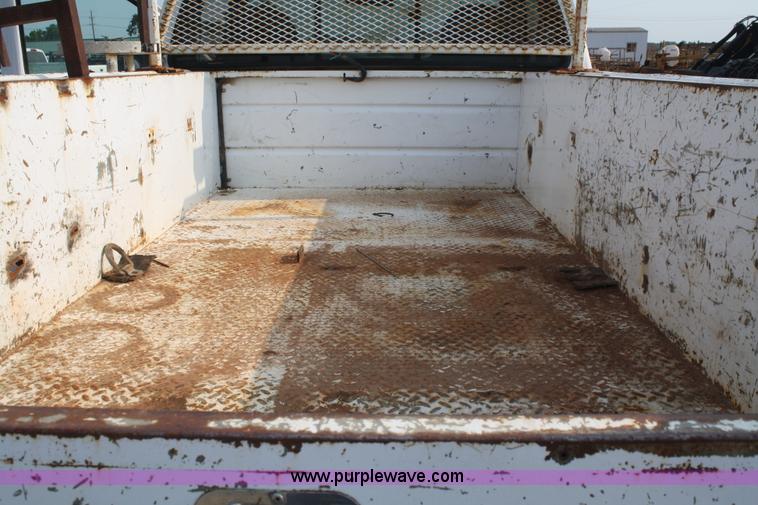 image for item B6845 2001 Ford F250 Super Duty pickup truck