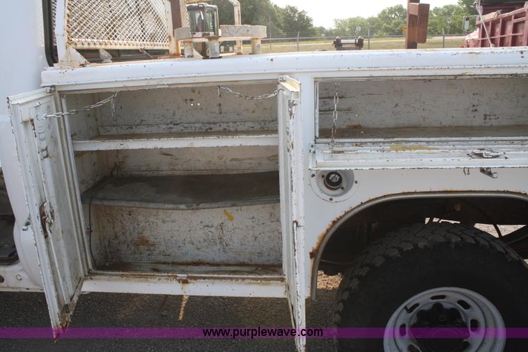 image for item B6845 2001 Ford F250 Super Duty pickup truck