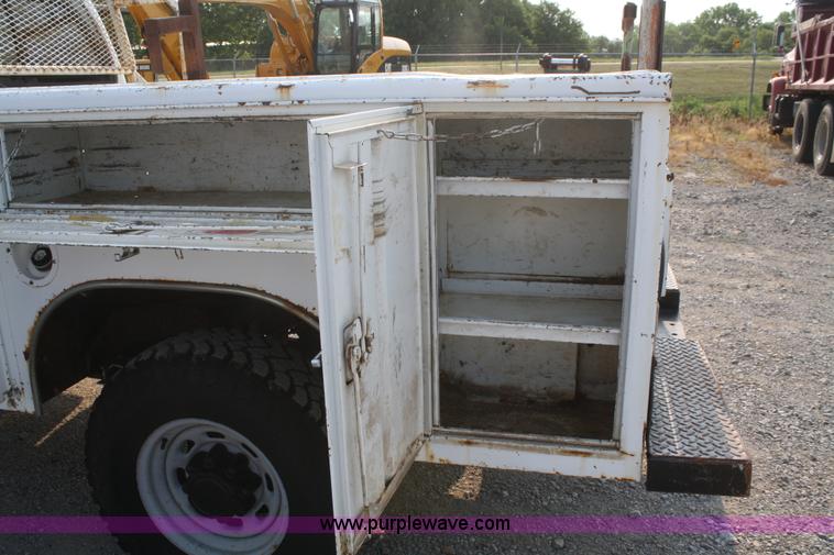 image for item B6845 2001 Ford F250 Super Duty pickup truck