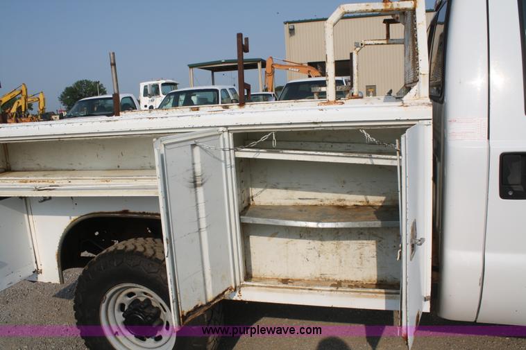 image for item B6845 2001 Ford F250 Super Duty pickup truck