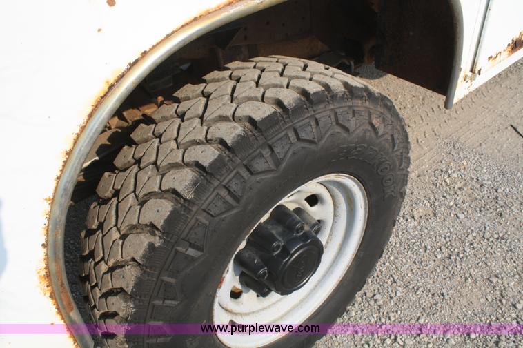 image for item B6845 2001 Ford F250 Super Duty pickup truck