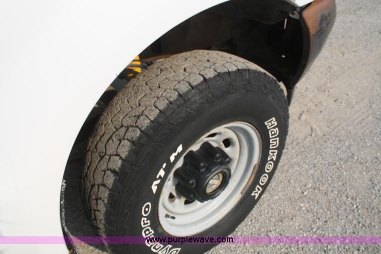 image for item B6845 2001 Ford F250 Super Duty pickup truck