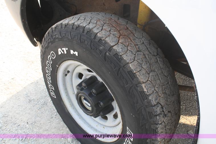 image for item B6845 2001 Ford F250 Super Duty pickup truck