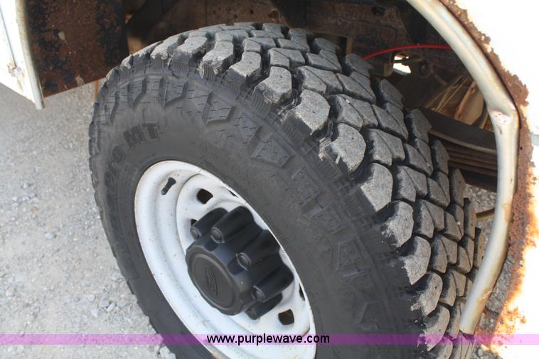 image for item B6845 2001 Ford F250 Super Duty pickup truck