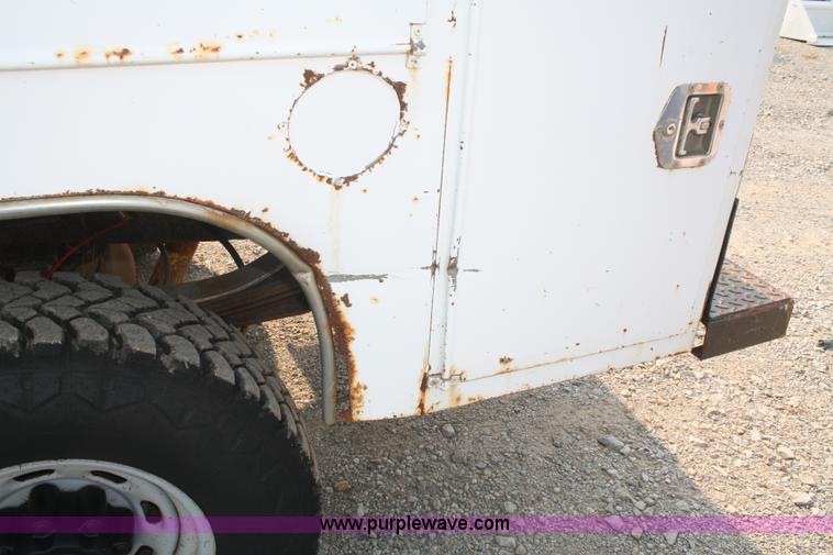 image for item B6845 2001 Ford F250 Super Duty pickup truck