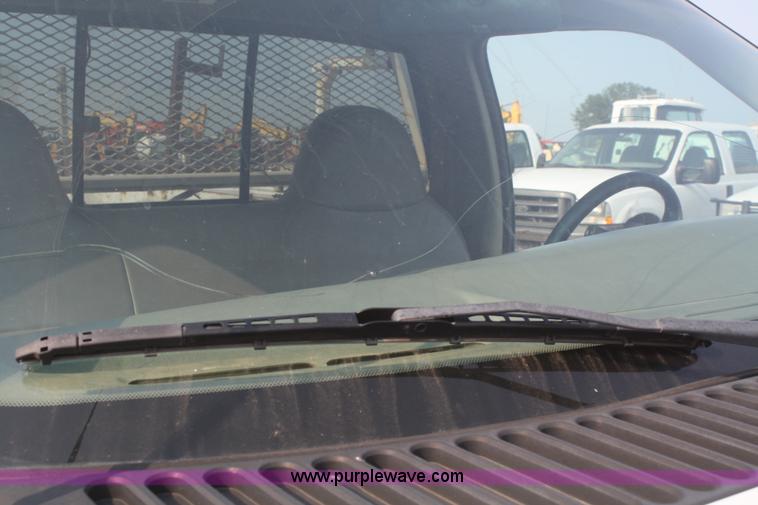 image for item B6845 2001 Ford F250 Super Duty pickup truck