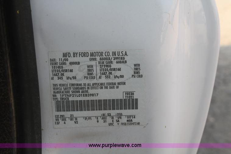 image for item B6845 2001 Ford F250 Super Duty pickup truck