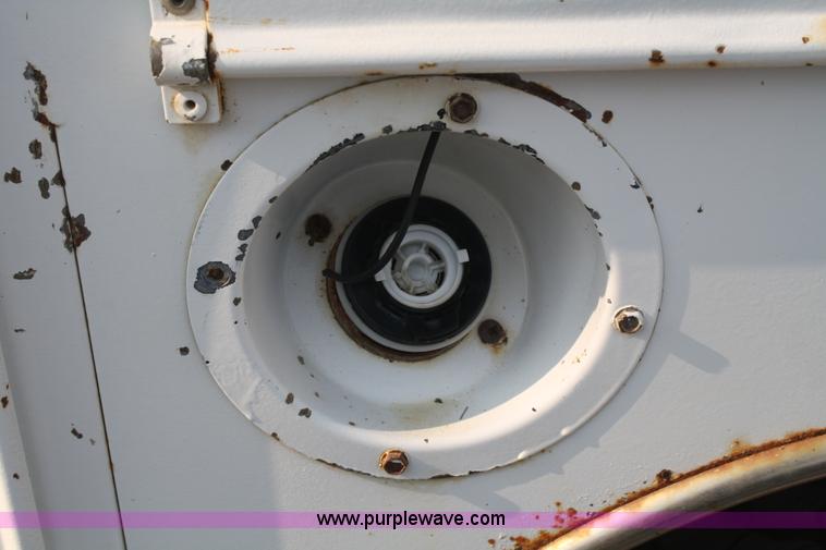 image for item B6845 2001 Ford F250 Super Duty pickup truck