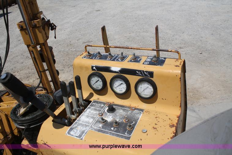 image for item B6846 1999 Vermeer 2440 directional drill
