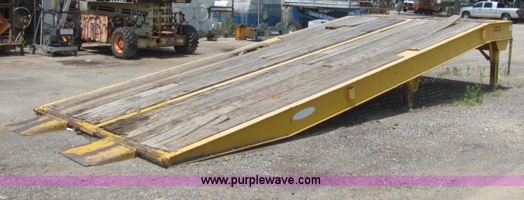 image for item C2578 2006 Ledwell LW25RMP portable loading ramp