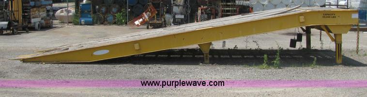 image for item C2578 2006 Ledwell LW25RMP portable loading ramp