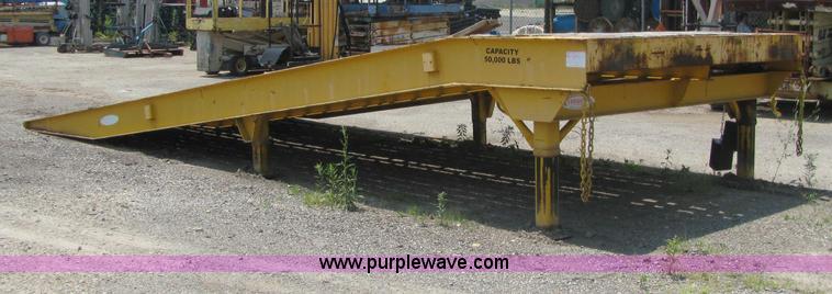 image for item C2578 2006 Ledwell LW25RMP portable loading ramp