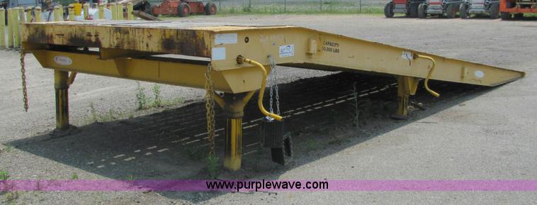 image for item C2578 2006 Ledwell LW25RMP portable loading ramp