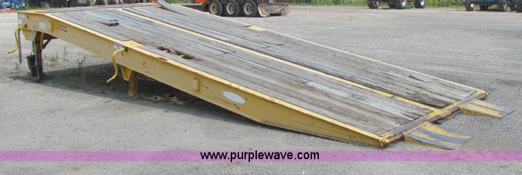 image for item C2578 2006 Ledwell LW25RMP portable loading ramp