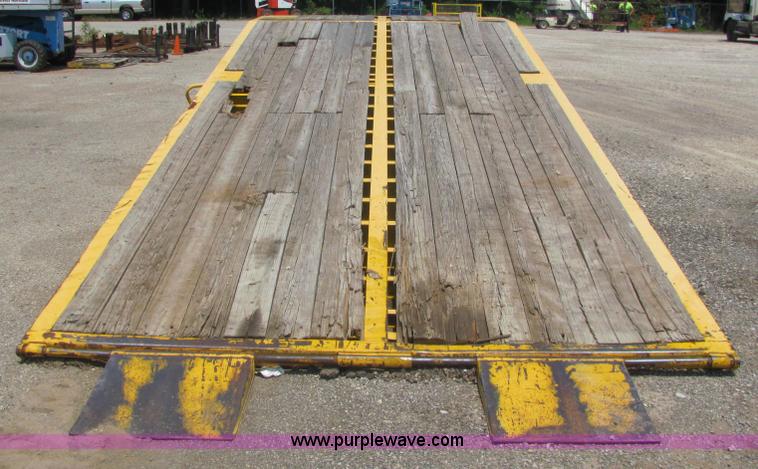 image for item C2578 2006 Ledwell LW25RMP portable loading ramp