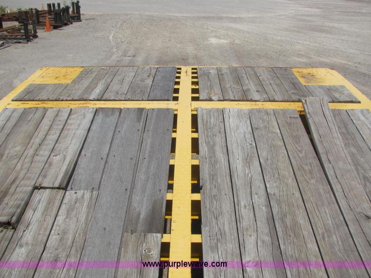 image for item C2578 2006 Ledwell LW25RMP portable loading ramp