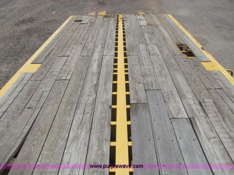 image for item C2578 2006 Ledwell LW25RMP portable loading ramp