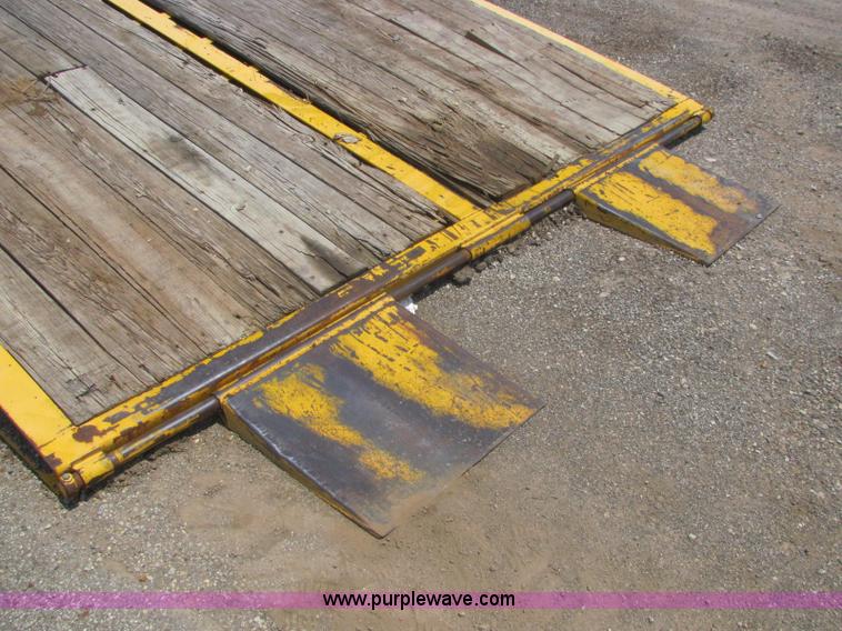 image for item C2578 2006 Ledwell LW25RMP portable loading ramp