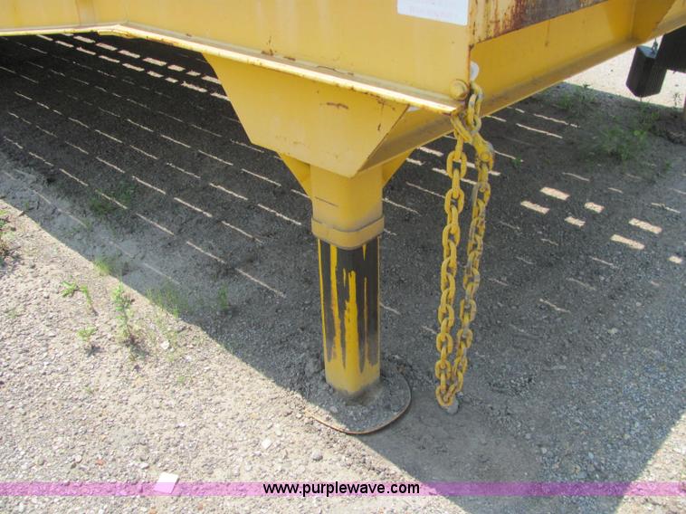 image for item C2578 2006 Ledwell LW25RMP portable loading ramp