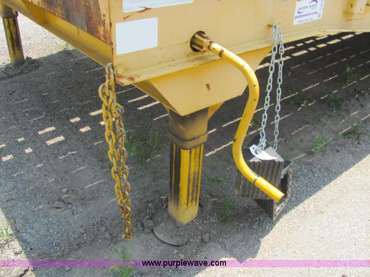 image for item C2578 2006 Ledwell LW25RMP portable loading ramp