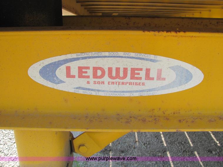 image for item C2578 2006 Ledwell LW25RMP portable loading ramp