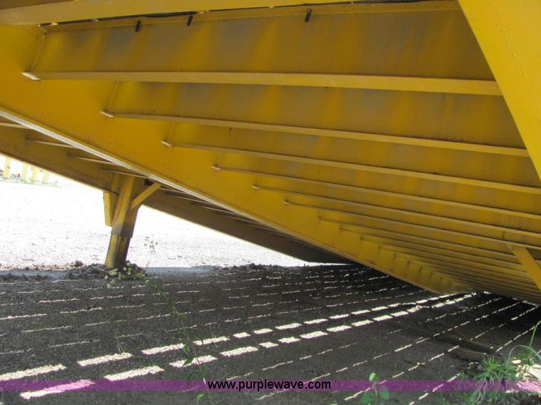 image for item C2578 2006 Ledwell LW25RMP portable loading ramp