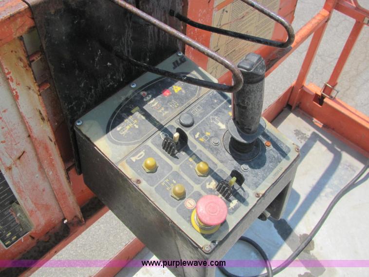 image for item C2579 JLG 3394RT scissor lift