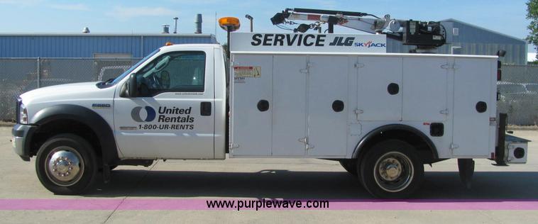 image for item C2580 2006 Ford F550 XL Super Duty utility pickup truck