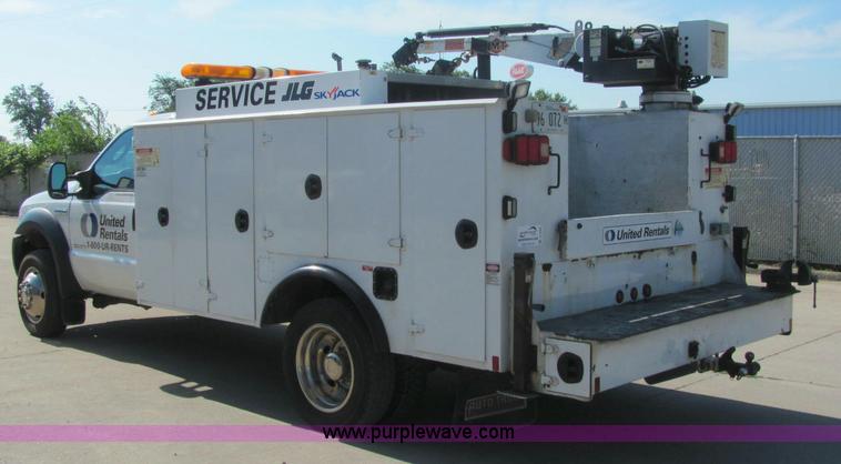 image for item C2580 2006 Ford F550 XL Super Duty utility pickup truck