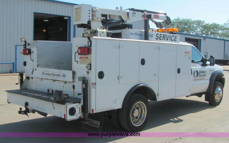 image for item C2580 2006 Ford F550 XL Super Duty utility pickup truck