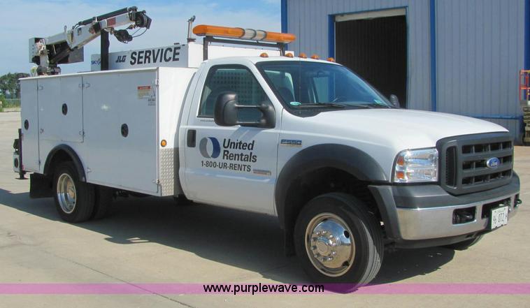 image for item C2580 2006 Ford F550 XL Super Duty utility pickup truck