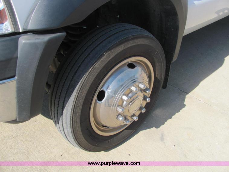 image for item C2580 2006 Ford F550 XL Super Duty utility pickup truck