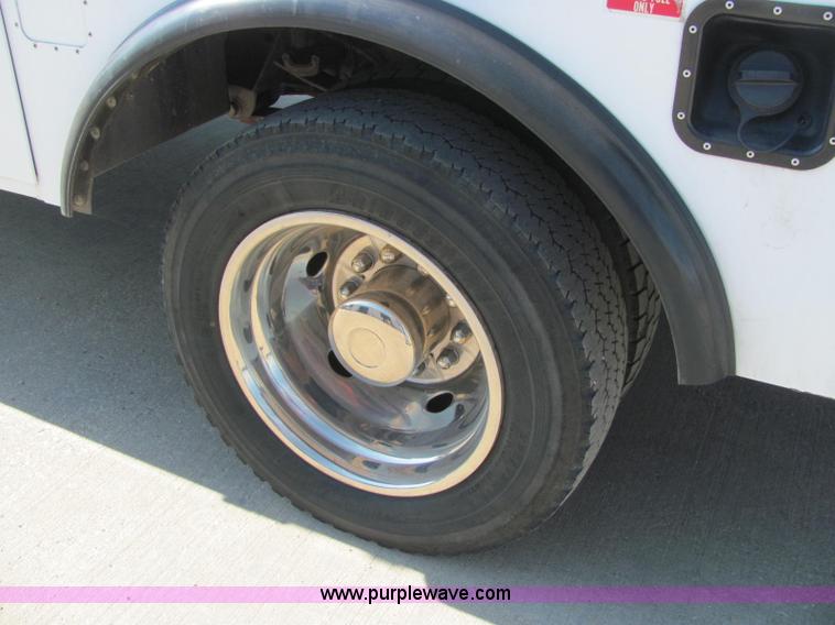 image for item C2580 2006 Ford F550 XL Super Duty utility pickup truck