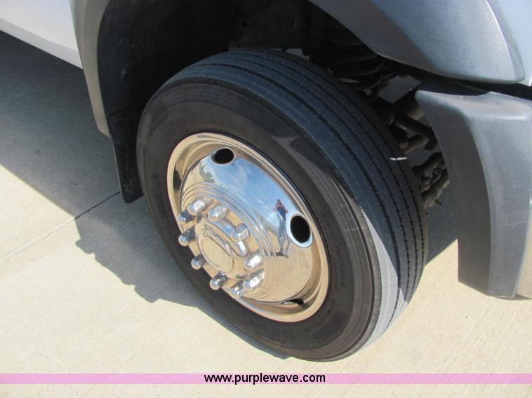 image for item C2580 2006 Ford F550 XL Super Duty utility pickup truck